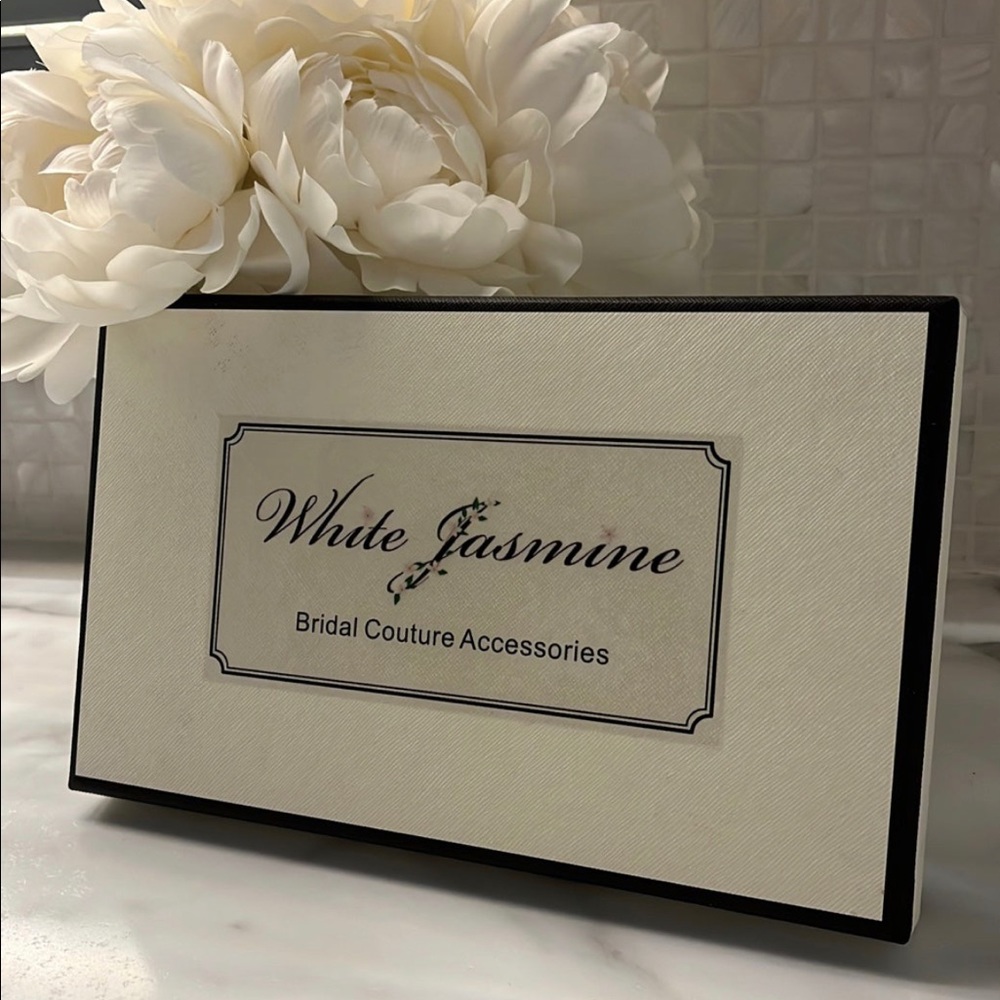 NEW Handmade White Jasmine Pearl Wedding Veil with Comb FINGERTIP - Picture 4 of 11